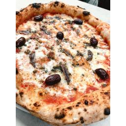 Napoli - fior di latte, anchovies, capers, olives