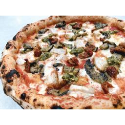 Genovese - fior di latte, chicken, courgettes, sun-dried tomato, green pesto